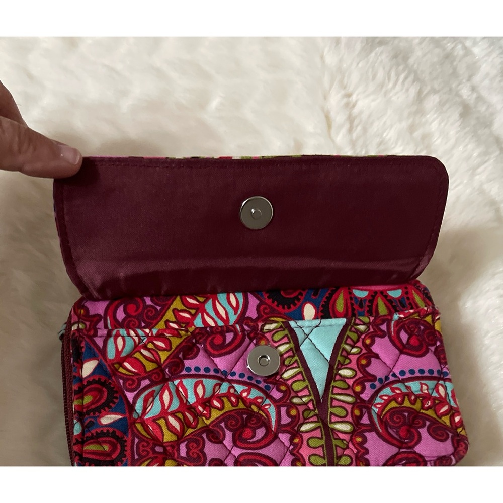 VERA BRADLEY Wallet Purse Resort Medallion Burgundy Print - Picture 2 of 4